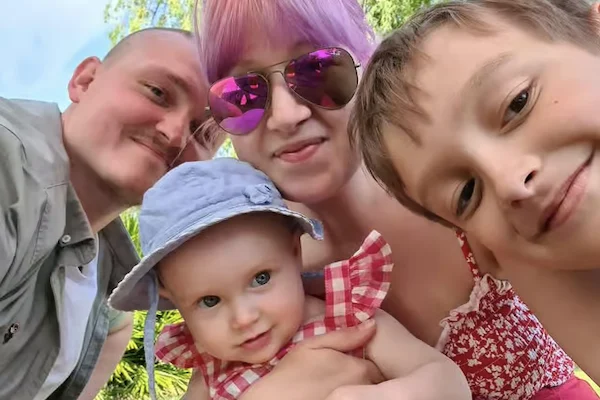 Lewis e Jordan Vye con i loro figli