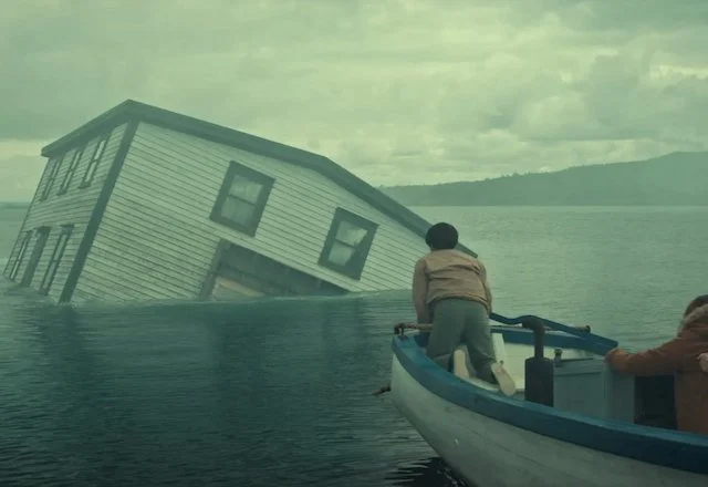 Immagine tratta dalla serie Below su Netflix