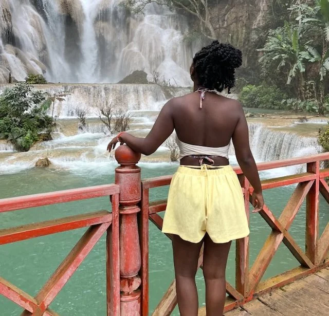Jacklynn B durante il suo viaggio in Asia