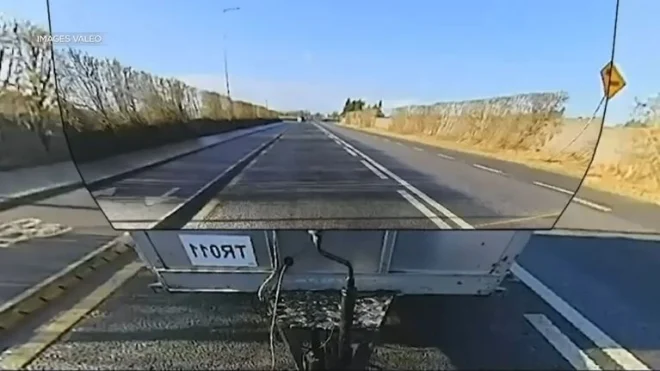 Lo schermo dietro il camion
