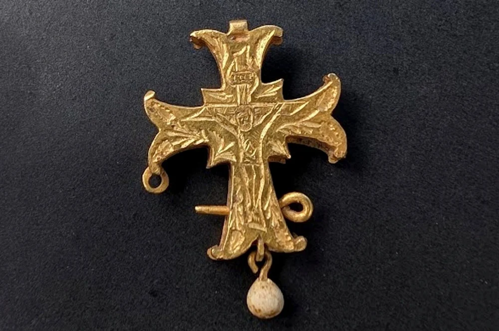 croce d'oro medievale