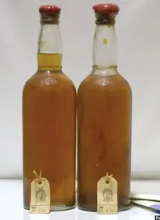 Bottiglie di whisky recuperate dal mare